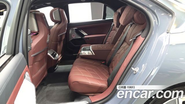 BMW i7 (G70) xDrive 60 Design Pure Excellence 2023 — фото 12