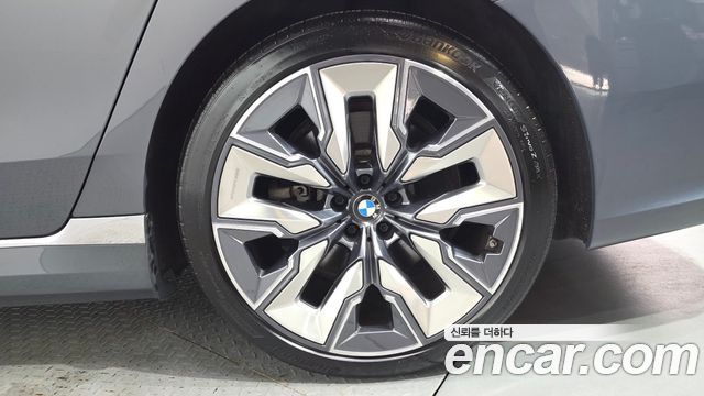 BMW i7 (G70) xDrive 60 Design Pure Excellence 2023 — фото 21