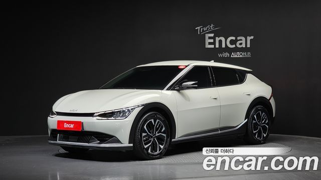 Kia EV6 Long Range Light 2023 — фото 1