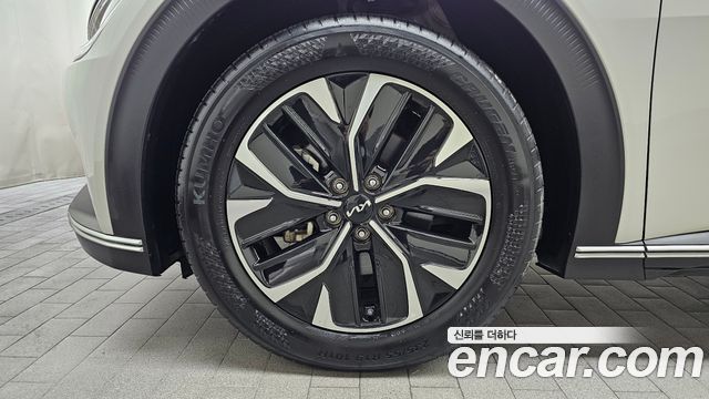 Kia EV6 Long Range Light 2023 — фото 5