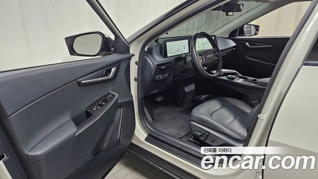 Kia EV6 Long Range Light 2023 — фото 10
