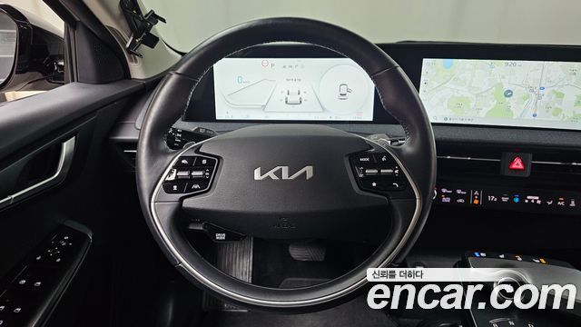 Kia EV6 Long Range Light 2023 — фото 17