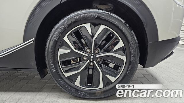 Kia EV6 Long Range Light 2023 — фото 27