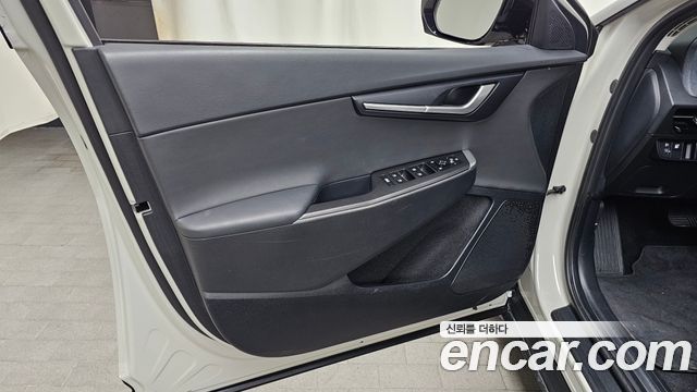 Kia EV6 Long Range Light 2023 — фото 30