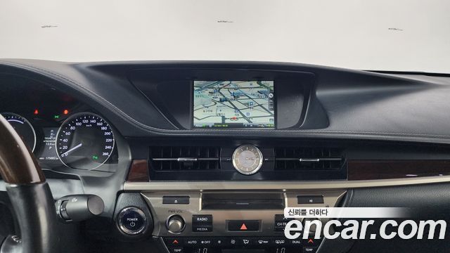 Lexus ES300h premium XV60 2013 — фото 13