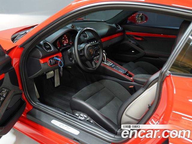 Porsche 718 Cayman 4.0 GT4 2023 — фото 10