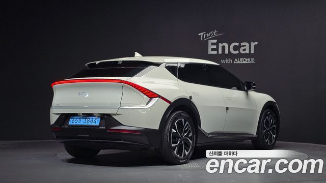 Kia EV6 Long Range Light 2023 — фото 2