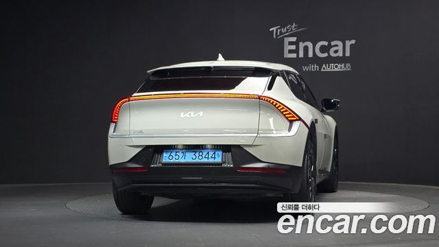 Kia EV6 Long Range Light 2023 — фото 4