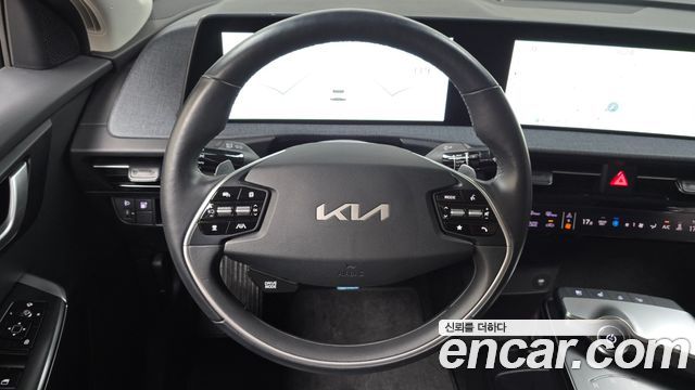 Kia EV6 Long Range Light 2023 — фото 16