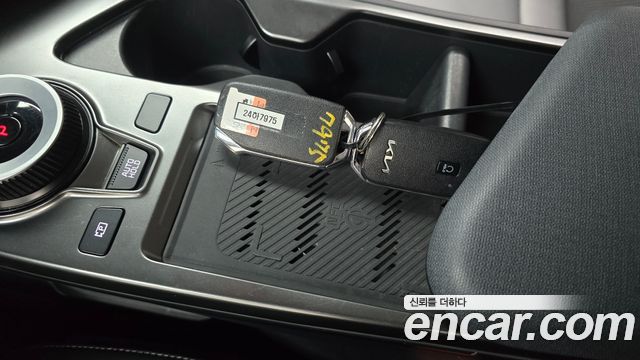 Kia EV6 Long Range Light 2023 — фото 24