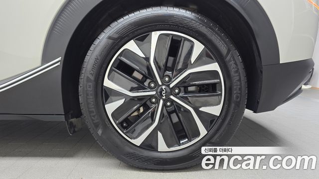 Kia EV6 Long Range Light 2023 — фото 27