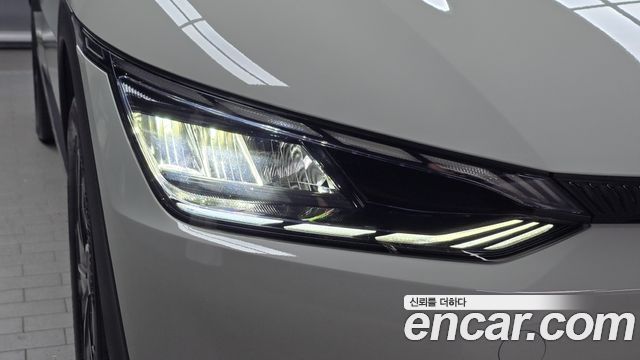 Kia EV6 Long Range Light 2023 — фото 28