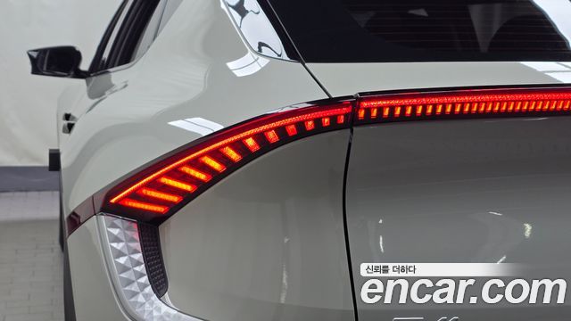 Kia EV6 Long Range Light 2023 — фото 29