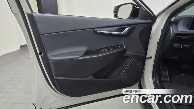 Kia EV6 Long Range Light 2023 — фото 30