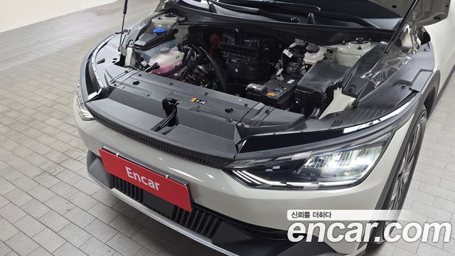 Kia EV6 Long Range Light 2023 — фото 6