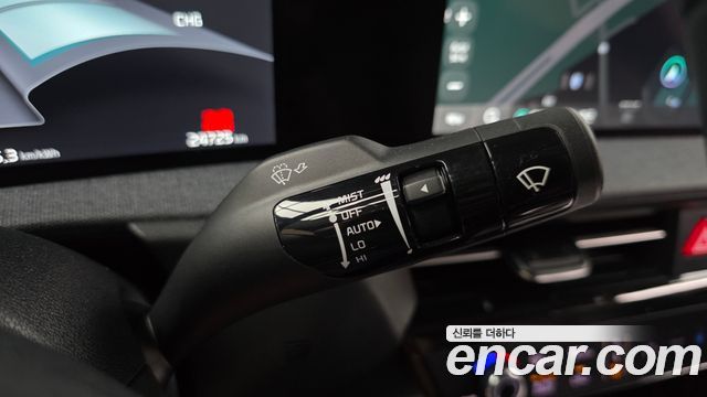 Kia EV6 Long Range Light 2023 — фото 24