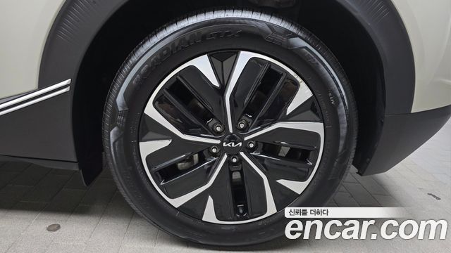 Kia EV6 Long Range Light 2023 — фото 27