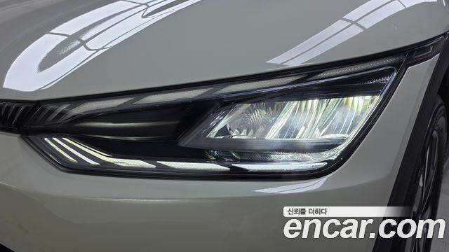 Kia EV6 Long Range Light 2023 — фото 28