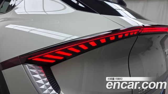 Kia EV6 Long Range Light 2023 — фото 29