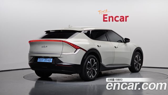 Kia EV6 Long Range Light 2023 — фото 2