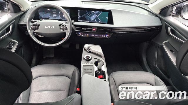 Kia EV6 Long Range Light 2023 — фото 7