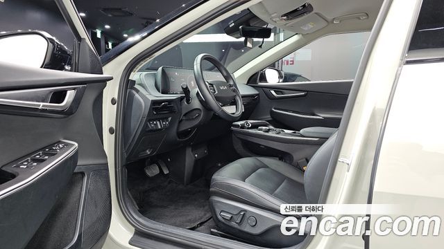 Kia EV6 Long Range Light 2023 — фото 10