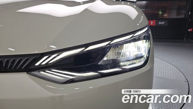 Kia EV6 Long Range Light 2023 — фото 28