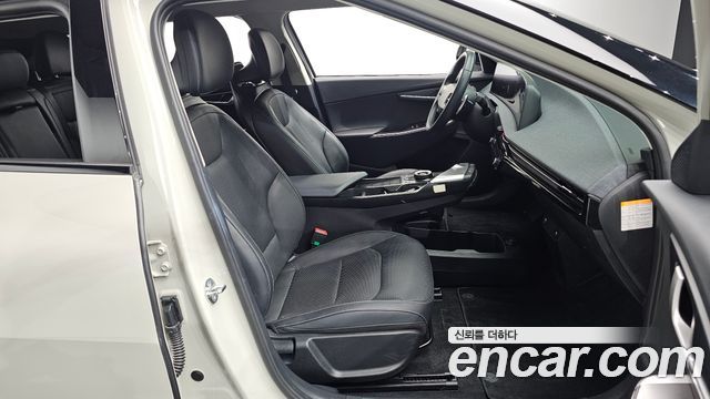 Kia EV6 Long Range Light 2023 — фото 32