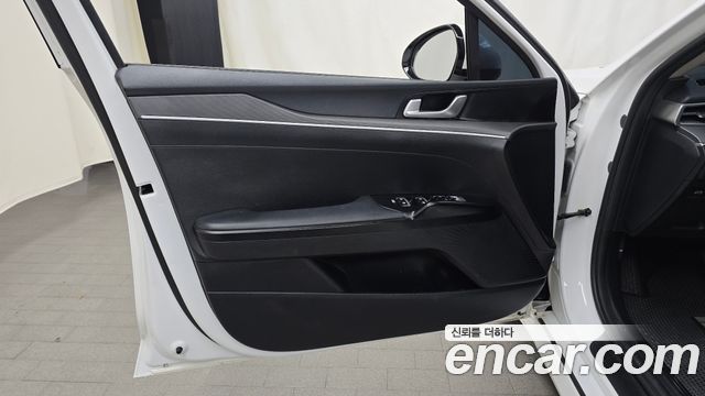 Kia K5 (III) 2.0 Prestige 2023 — фото 24