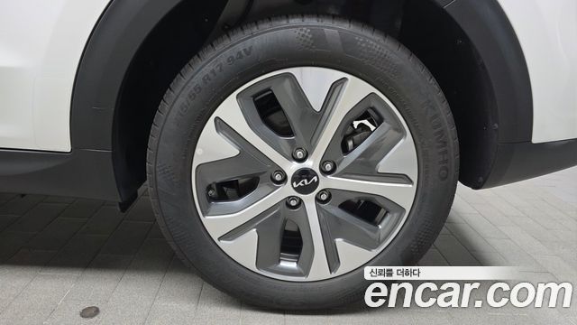 Kia Niro Plus Earth 2024 — фото 27