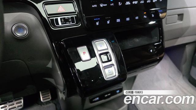 Hyundai Staria HEV 1.6 Lounge 7-Seater Inspiration 2025 — фото 9