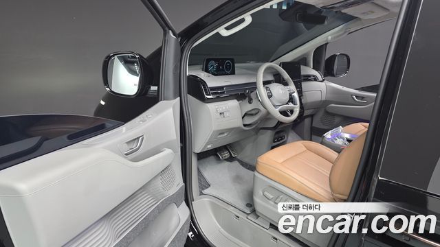 Hyundai Staria HEV 1.6 Lounge 7-Seater Inspiration 2025 — фото 10