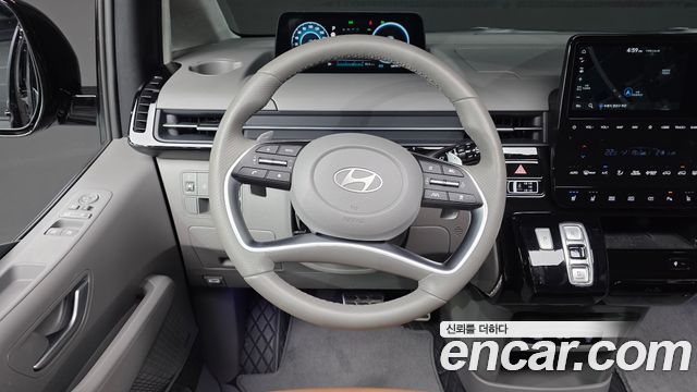 Hyundai Staria HEV 1.6 Lounge 7-Seater Inspiration 2025 — фото 13