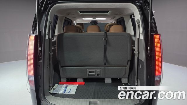 Hyundai Staria HEV 1.6 Lounge 7-Seater Inspiration 2025 — фото 19
