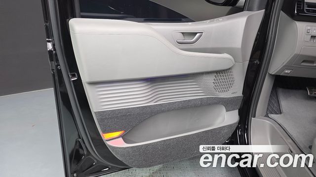 Hyundai Staria HEV 1.6 Lounge 7-Seater Inspiration 2025 — фото 25