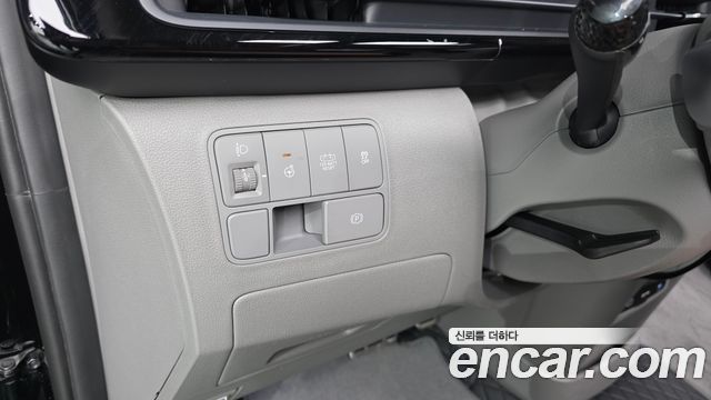 Hyundai Staria HEV 1.6 Lounge 7-Seater Inspiration 2025 — фото 27