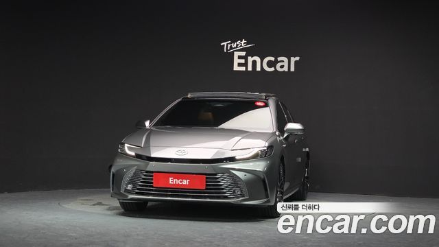 Toyota Camry (XV80) 2.5 XLE Premium Hybrid 2025 — фото 3