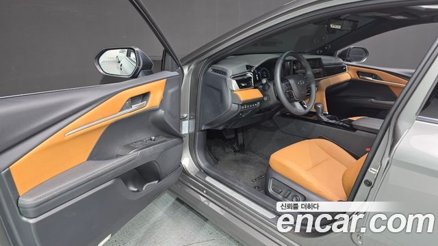 Toyota Camry (XV80) 2.5 XLE Premium Hybrid 2025 — фото 10