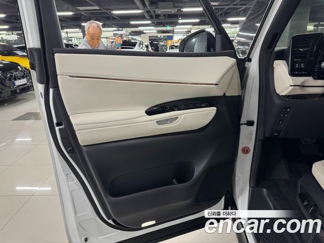 Lexus LM (II) 500h Executive 2025 — фото 6