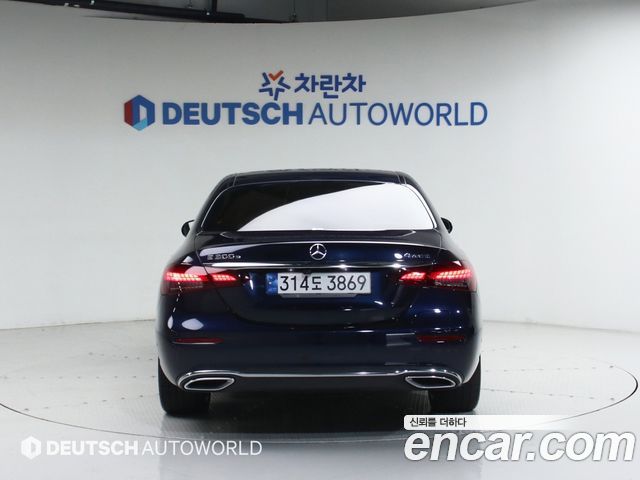 Mercedes-Benz E-Class (W213) E300e 4MATIC Exclusive 2022 — фото 4