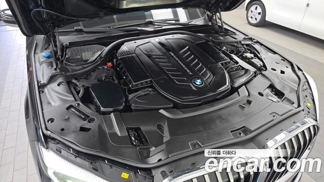 BMW 7 Series (G11) M760Li xDrive V12 Excellence 2020 — фото 6