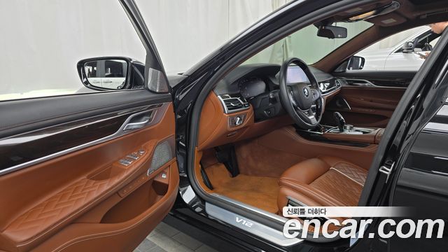 BMW 7 Series (G11) M760Li xDrive V12 Excellence 2020 — фото 10