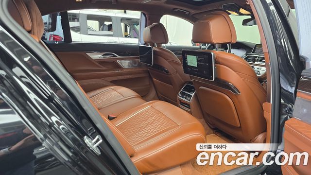 BMW 7 Series (G11) M760Li xDrive V12 Excellence 2020 — фото 15