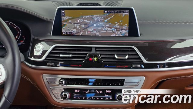 BMW 7 Series (G11) M760Li xDrive V12 Excellence 2020 — фото 16