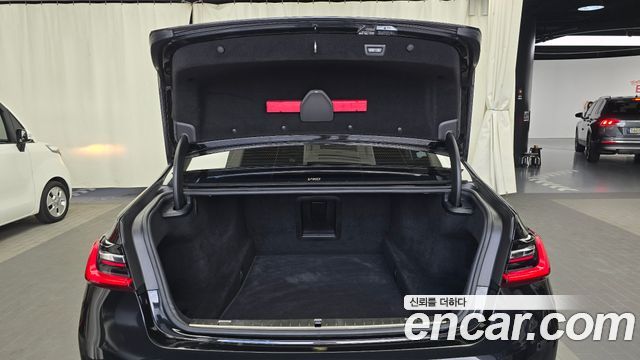 BMW 7 Series (G11) M760Li xDrive V12 Excellence 2020 — фото 24