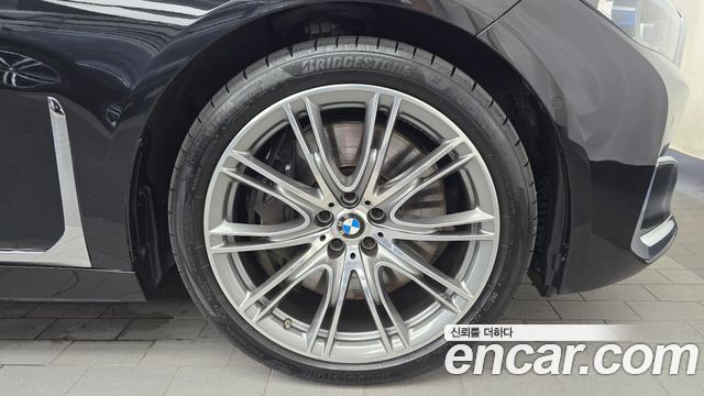 BMW 7 Series (G11) M760Li xDrive V12 Excellence 2020 — фото 27