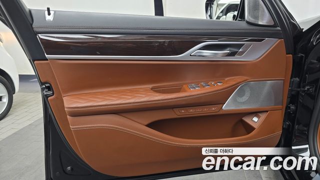 BMW 7 Series (G11) M760Li xDrive V12 Excellence 2020 — фото 30