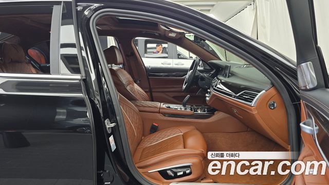 BMW 7 Series (G11) M760Li xDrive V12 Excellence 2020 — фото 32