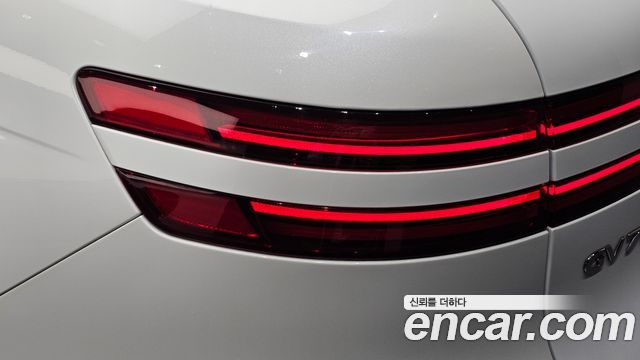Genesis Electrified (GV70) e-AWD 2022 — фото 23