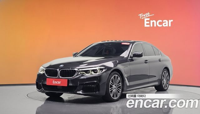 BMW 5 Series (G30) 530e M Sport 2020 — фото 1